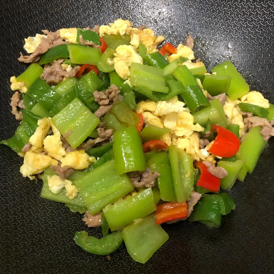 Pork and egg scrambled peppers  step 0