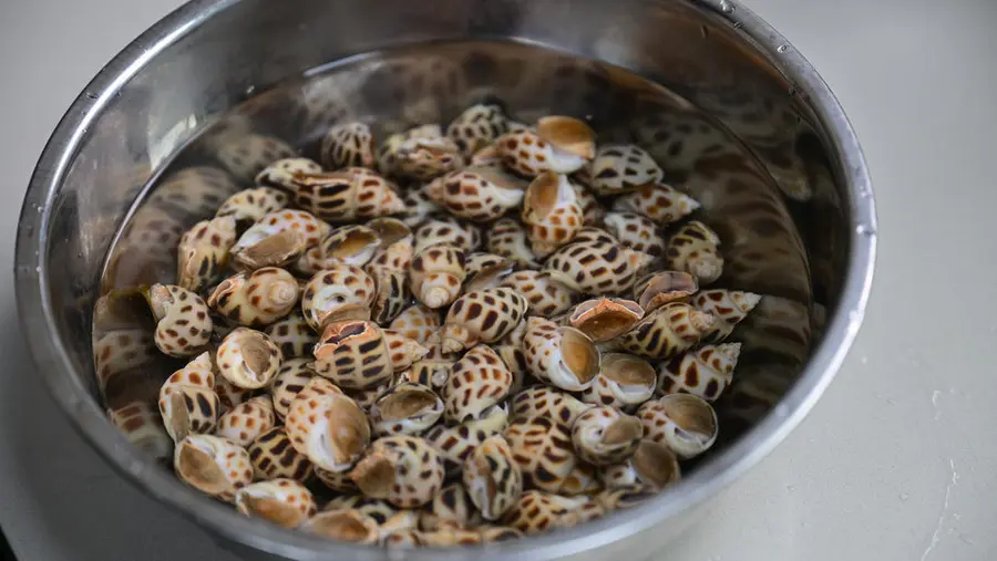 Delicious salt-baked snails step 0