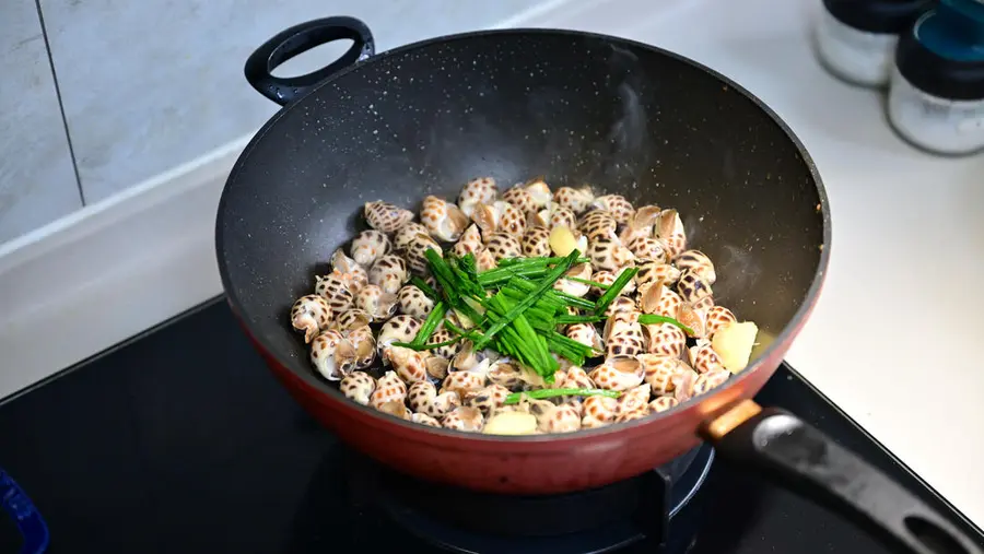 Delicious salt-baked snails step 0