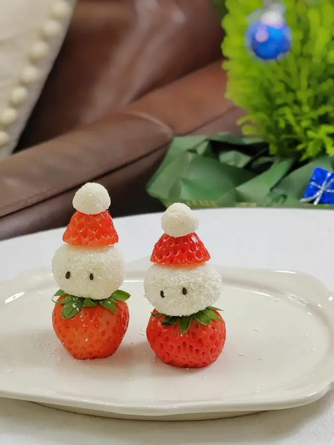 Cheese version of a simple and quick strawberry snowman â›„ step 0