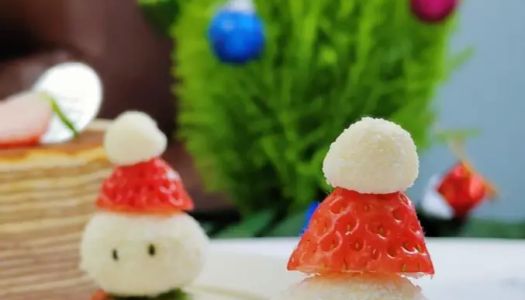 Cheese version of a simple and quick strawberry snowman ⛄