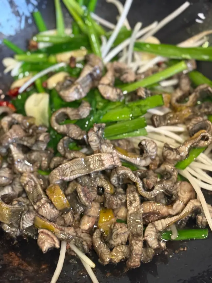 Kuaishou dish - fried eel with bean sprouts and leeks step 0