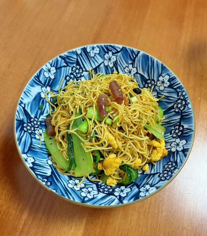 Stir-fried noodles (sausages, eggs) step 0