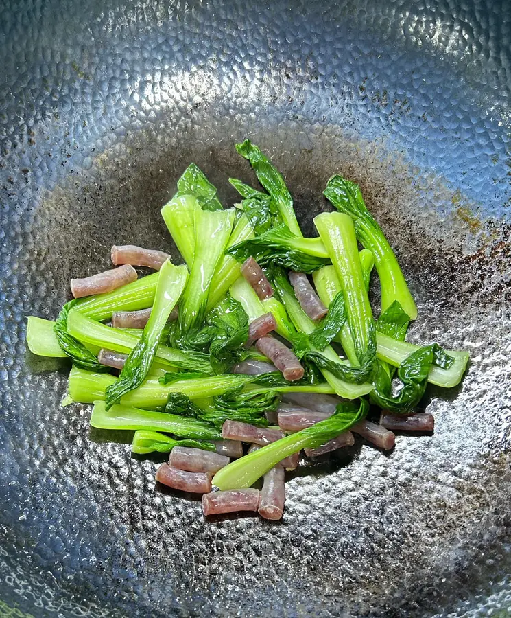 Stir-fried noodles (sausages, eggs) step 0