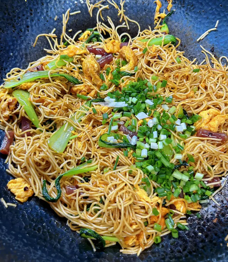 Stir-fried noodles (sausages, eggs) step 0