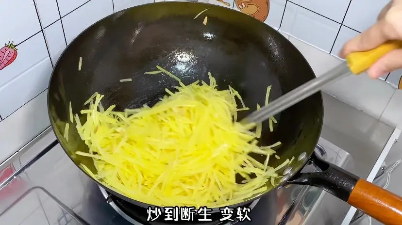 Stir-fried meat with shredded potatoes|Hurry up and eat step 0