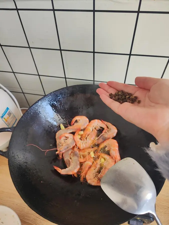 Stir-fry shrimp quickly step 0