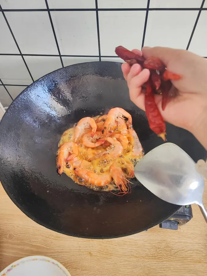 Stir-fry shrimp quickly step 0