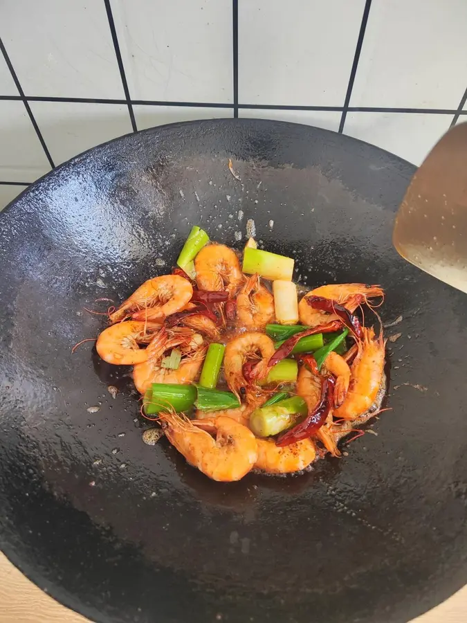 Stir-fry shrimp quickly