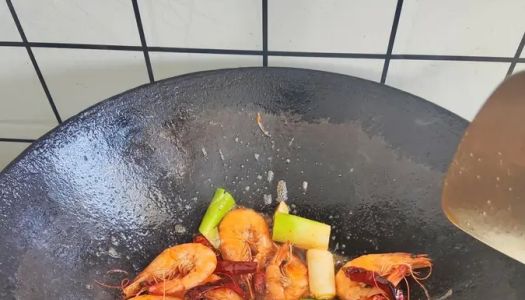 Stir-fry shrimp quickly