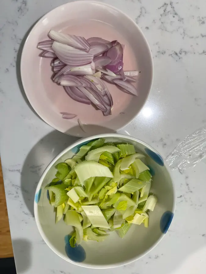 Stir-fried beef with celery - fast dish - fat reduction meal step 0