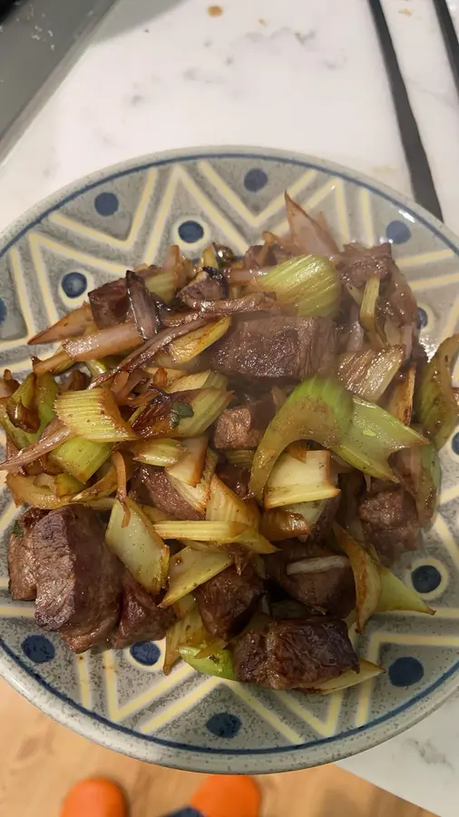 Stir-fried beef with celery - fast dish - fat reduction meal step 0