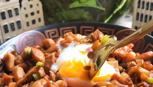 Japanese-style minced chicken rice