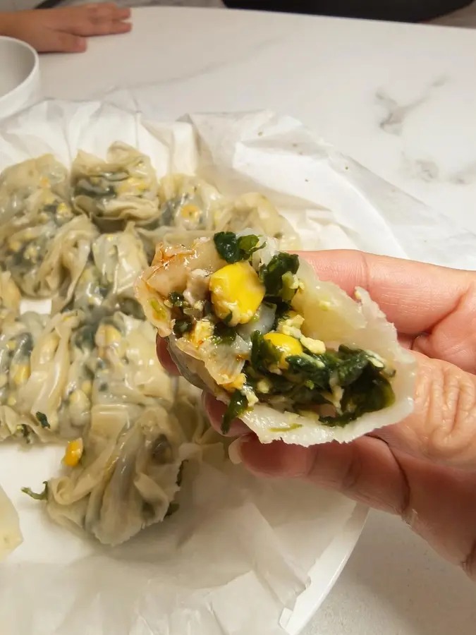 Lazy steamed dumplings: super fast hand capsule, shrimp, eggs, wonton skin version step 0