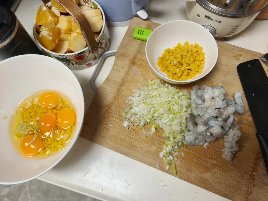 Lazy steamed dumplings: super fast hand capsule, shrimp, eggs, wonton skin version step 0