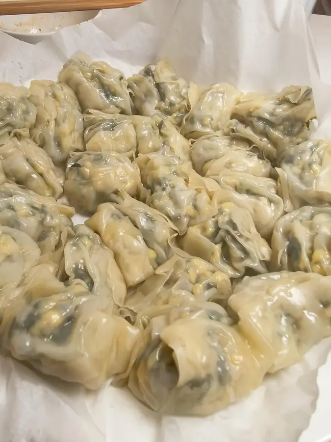 Lazy steamed dumplings: super fast hand capsule, shrimp, eggs, wonton skin version step 0