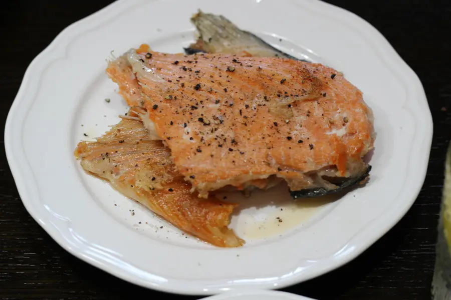 ã€Fitness Fat Lossã€‘Japanese style black pepper sea salt salmon head salmon steak fast dish high-quality protein fat step 0