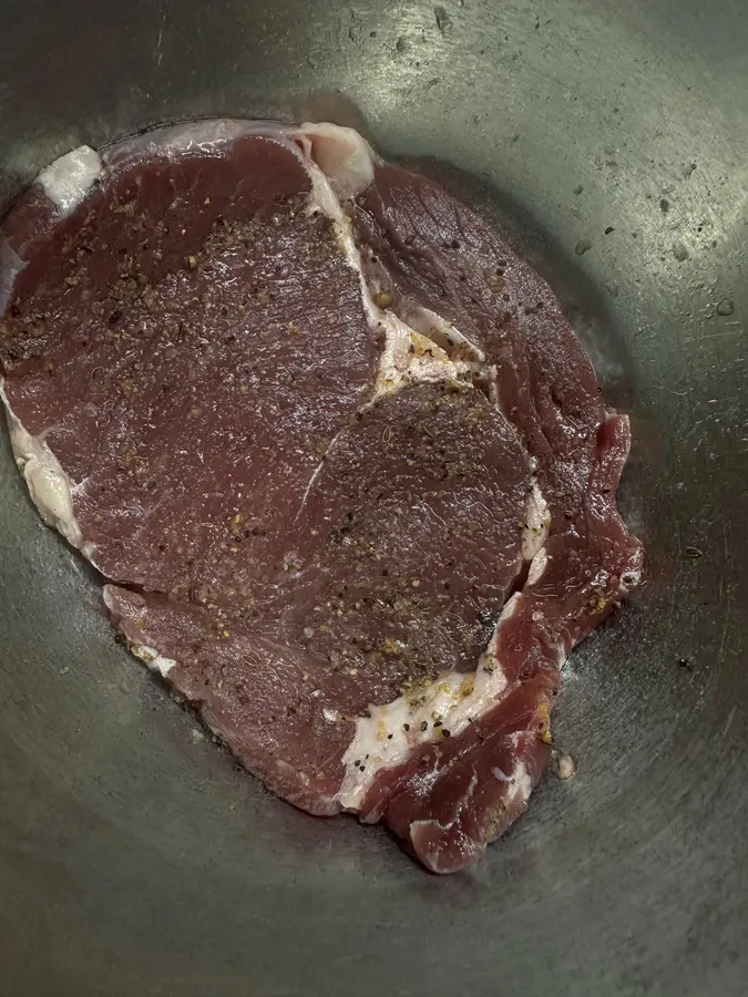 A simple and delicious fried steak step 0