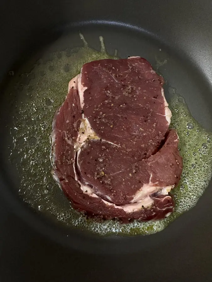 A simple and delicious fried steak step 0