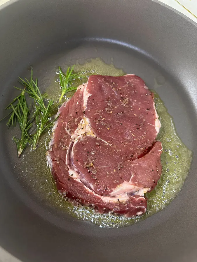 A simple and delicious fried steak step 0