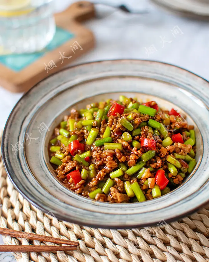 New garlic sprouts are on the market! In this way, it is delicious to eat, and the noodles are a must 