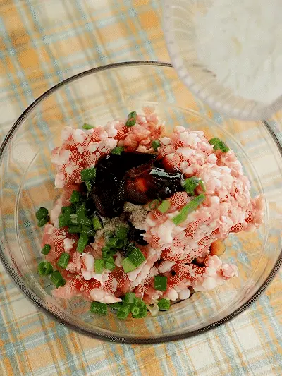 Cook it when it's cold! It's easy to cook fresh and tender, and the whole family rushes to eat it~ step 0