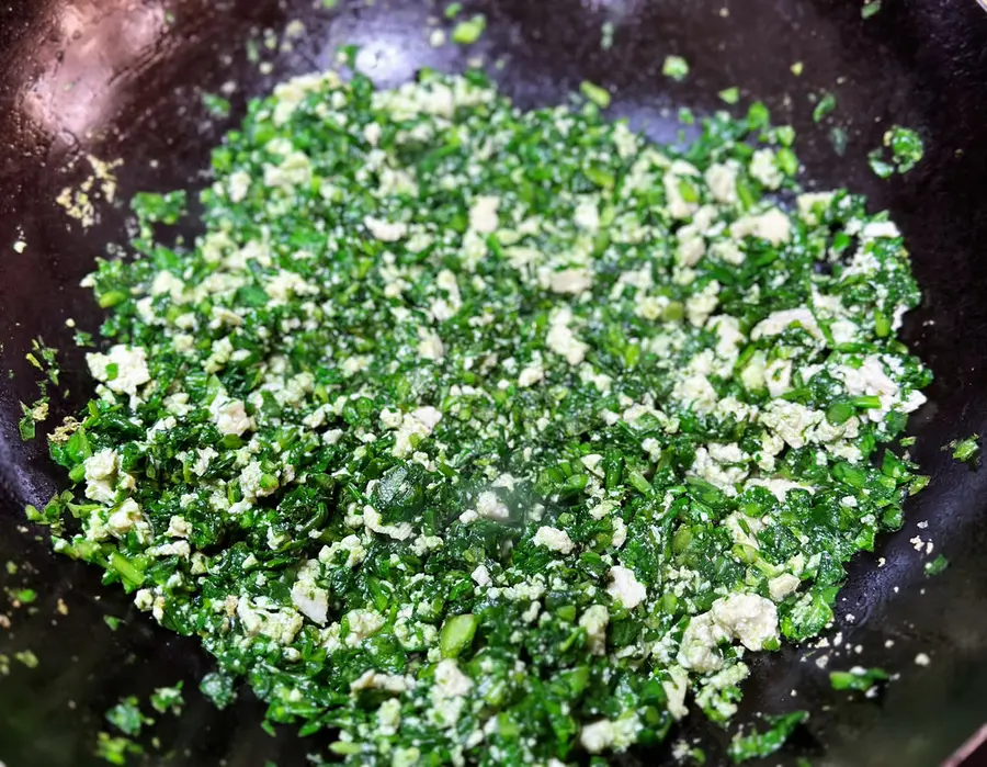 Stir-fried tofu with chrysanthemum step 0