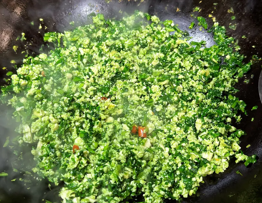 Stir-fried tofu with chrysanthemum step 0