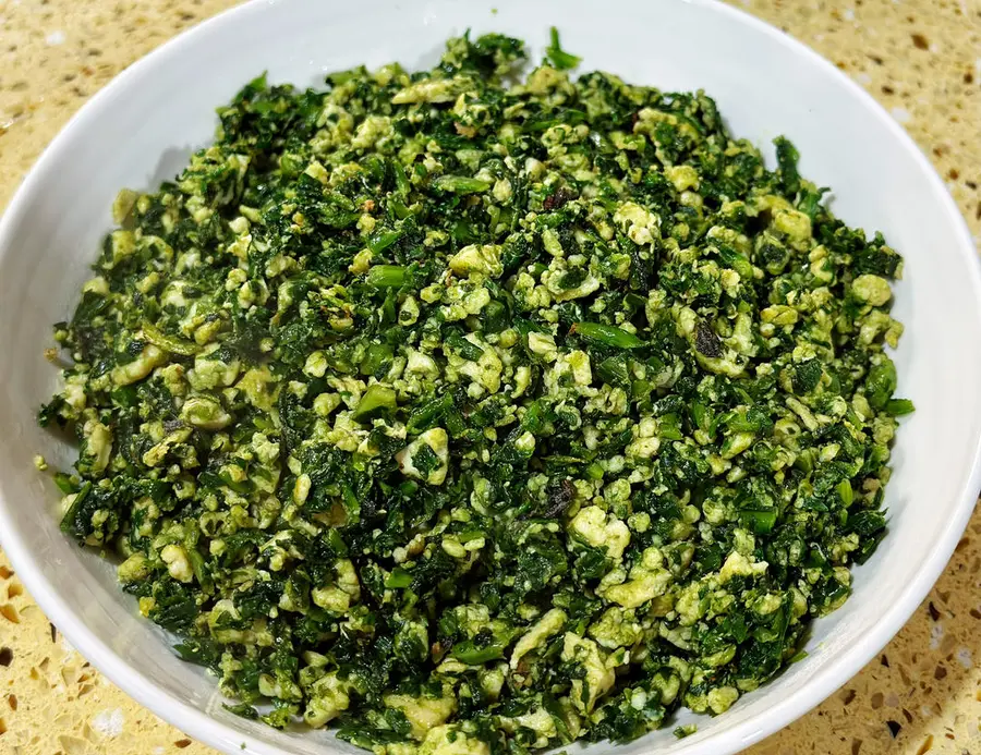 Stir-fried tofu with chrysanthemum step 0