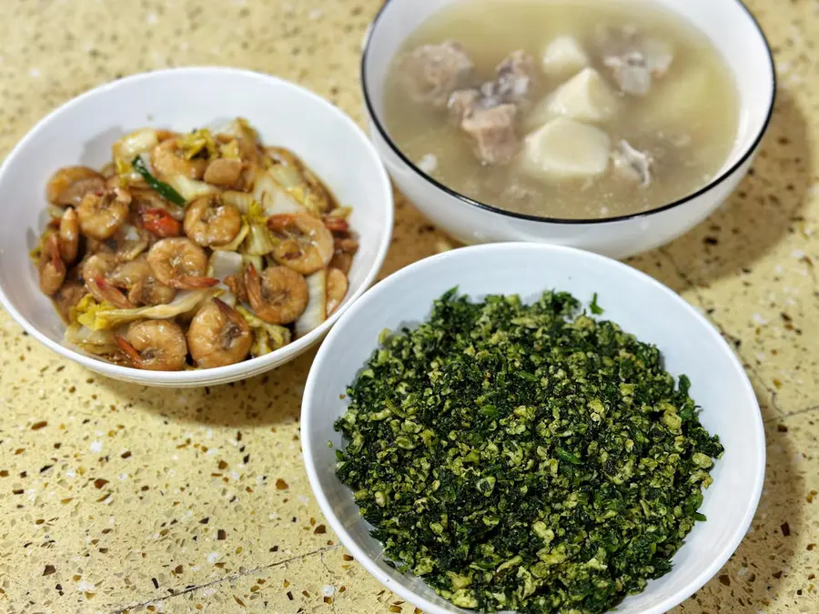 Stir-fried tofu with chrysanthemum step 0