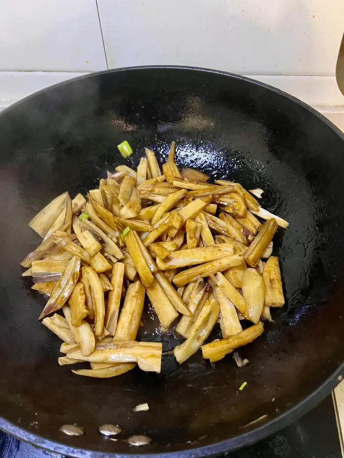 Crispy fried lotus root strips with rice step 0