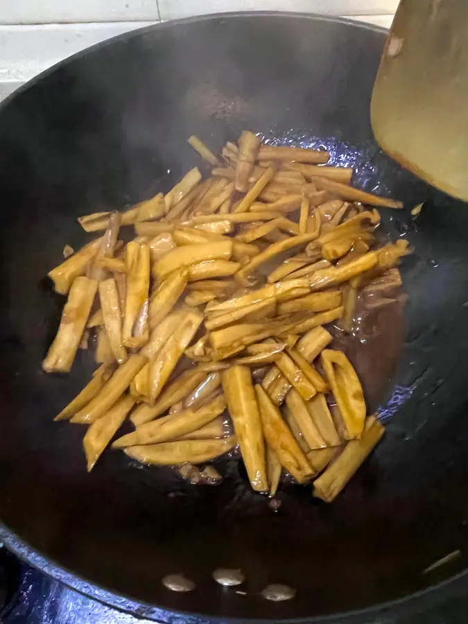 Crispy fried lotus root strips with rice step 0