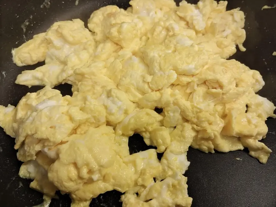 Scrambled eggs  with crab sticks that go well with rice step 0