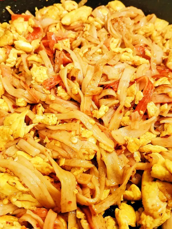 Scrambled eggs  with crab sticks that go well with rice