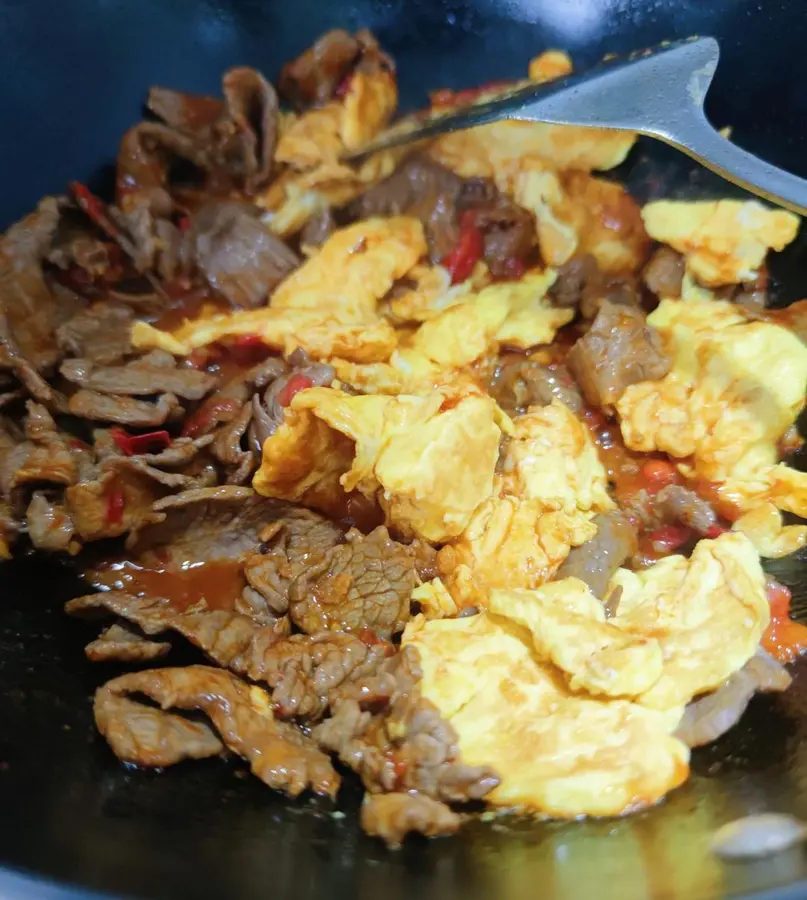 Scrambled eggs with tomato and beef (super side dish) step 0