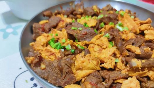 Scrambled eggs with tomato and beef (super side dish)