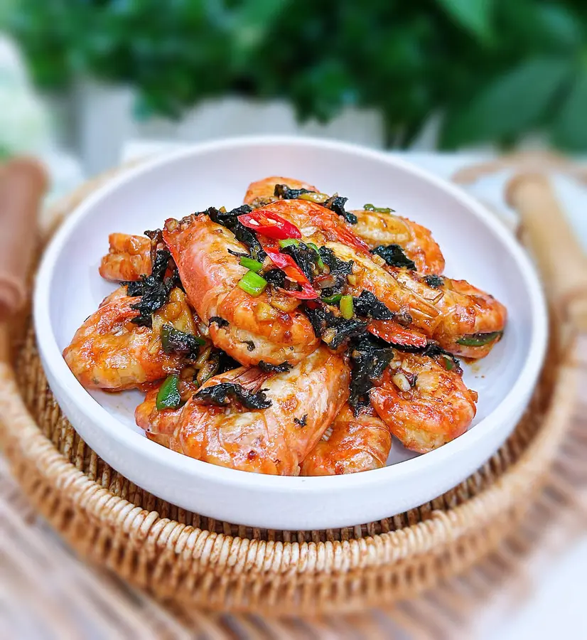 Stir-fried shrimp with shiso