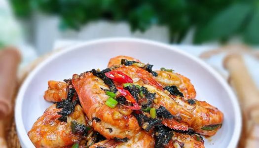 Stir-fried shrimp with shiso