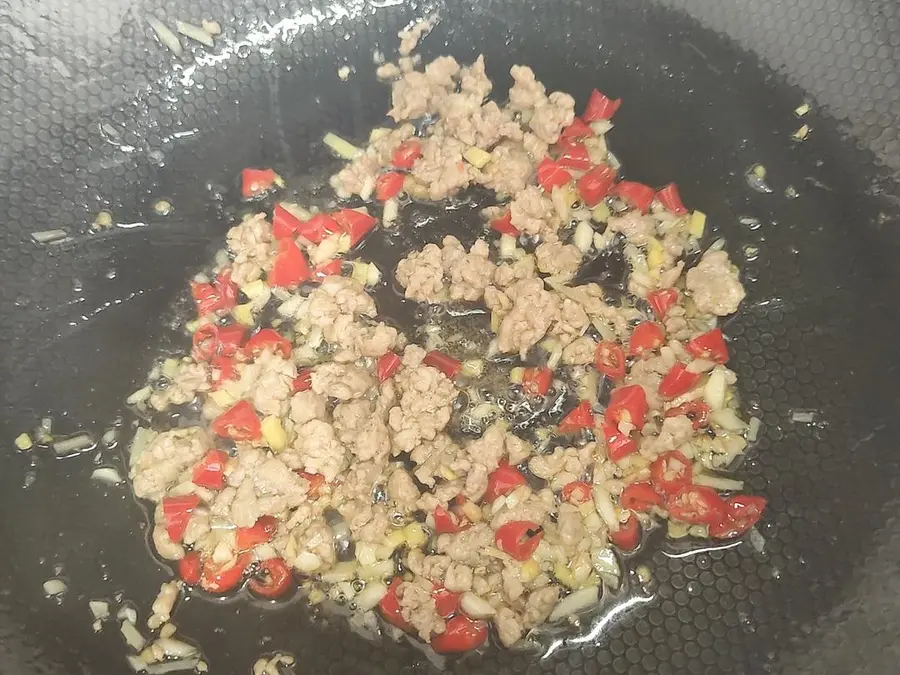 Stir-fried minced pork with garlic sprouts and spicy flavor to serve the meal step 0