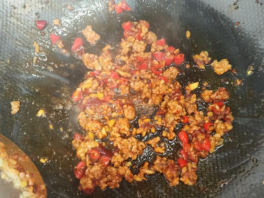 Stir-fried minced pork with garlic sprouts and spicy flavor to serve the meal step 0