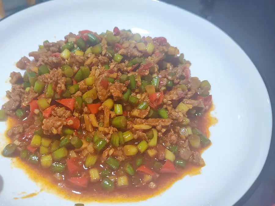 Stir-fried minced pork with garlic sprouts and spicy flavor to serve the meal step 0