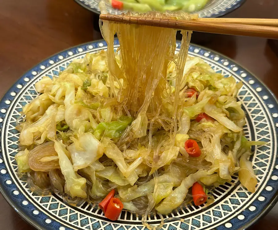 Quick Meal: Vermicelli fried cabbage step 0