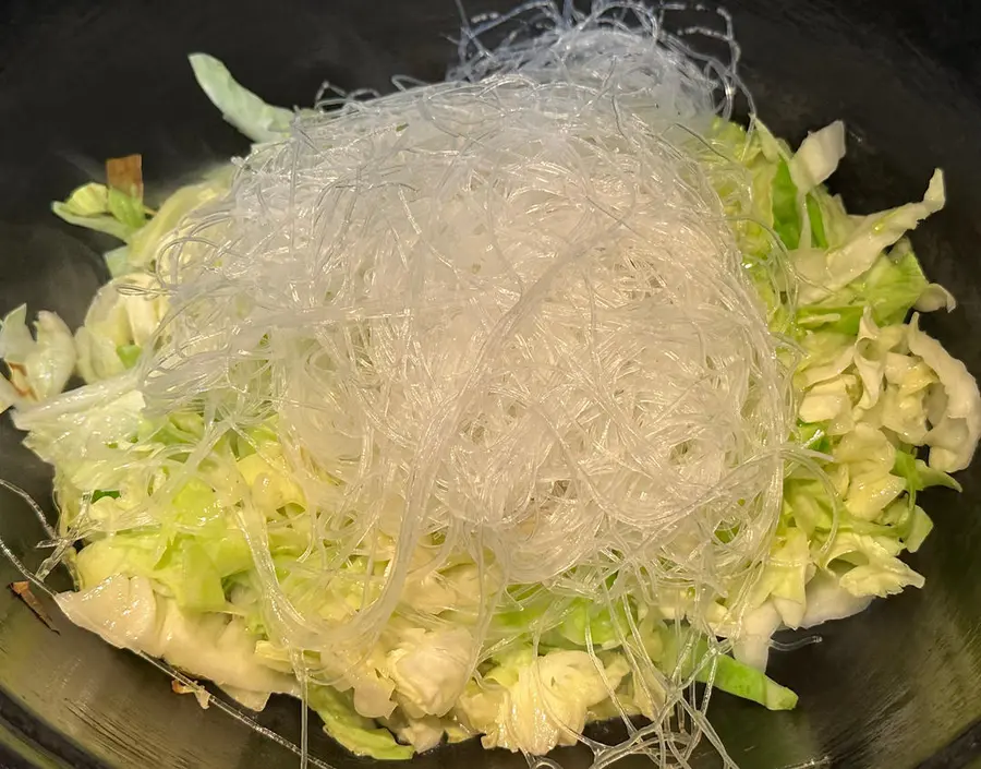 Quick Meal: Vermicelli fried cabbage step 0