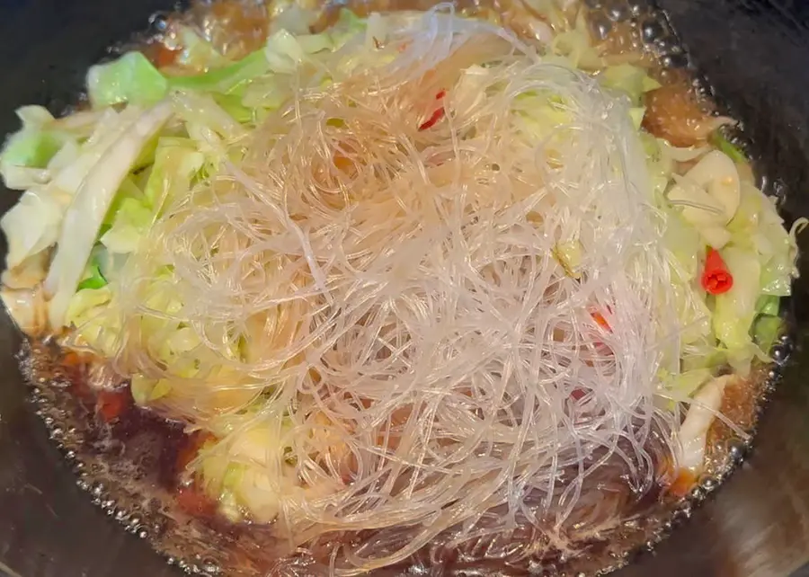 Quick Meal: Vermicelli fried cabbage step 0