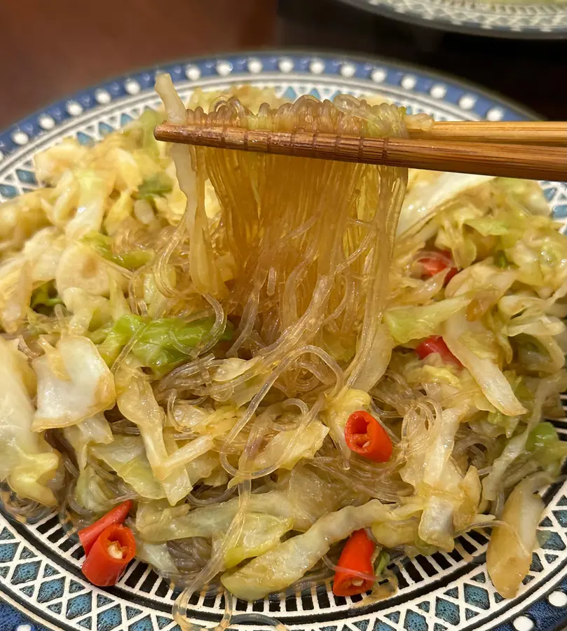 Quick Meal: Vermicelli fried cabbage step 0