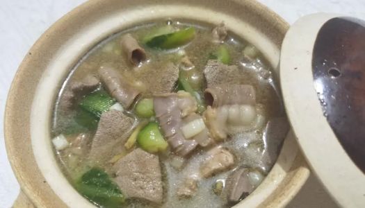 Raw pork offal soup