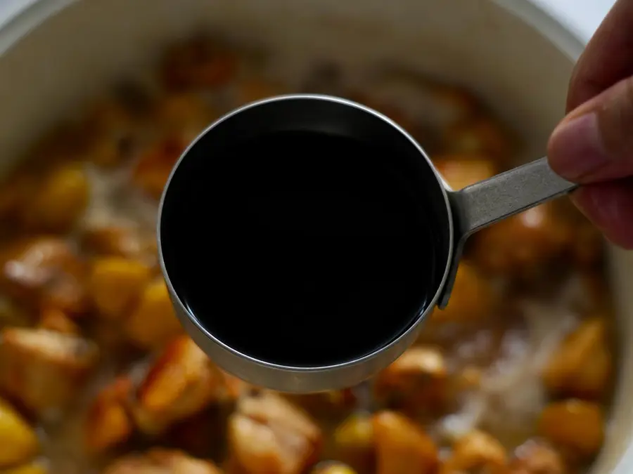 A must-do in autumn and winter! Everyone loves to drip down the meal|Chestnut roast chicken step 0