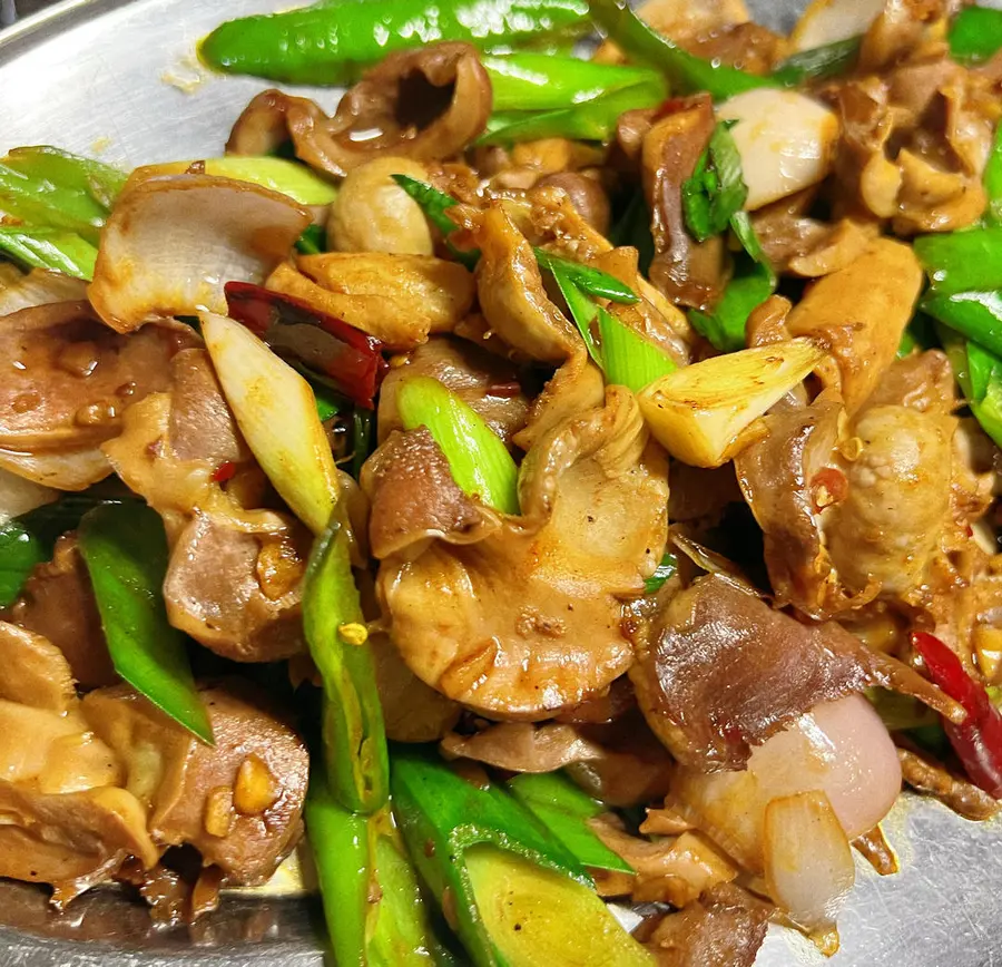 Stir-fried chicken gizzards! The sauce is full of flavor