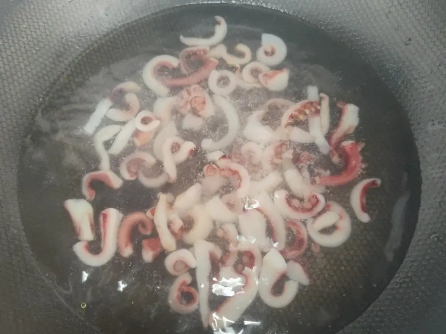 Hot and sour squid must be served with a meal step 0