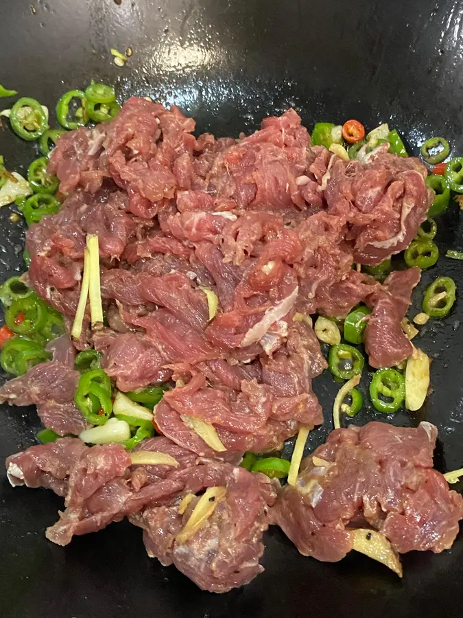 Super simple stir-fried beef with shredded radish, tender and fresh for rice step 0